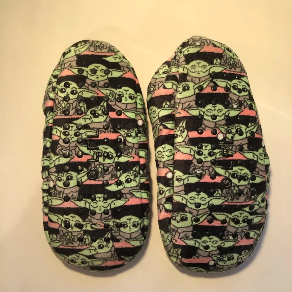 Grogu Baby Yoda Fuzzy House Slippers Disney Mandolorian The Child NWOT - Picture 5 of 5